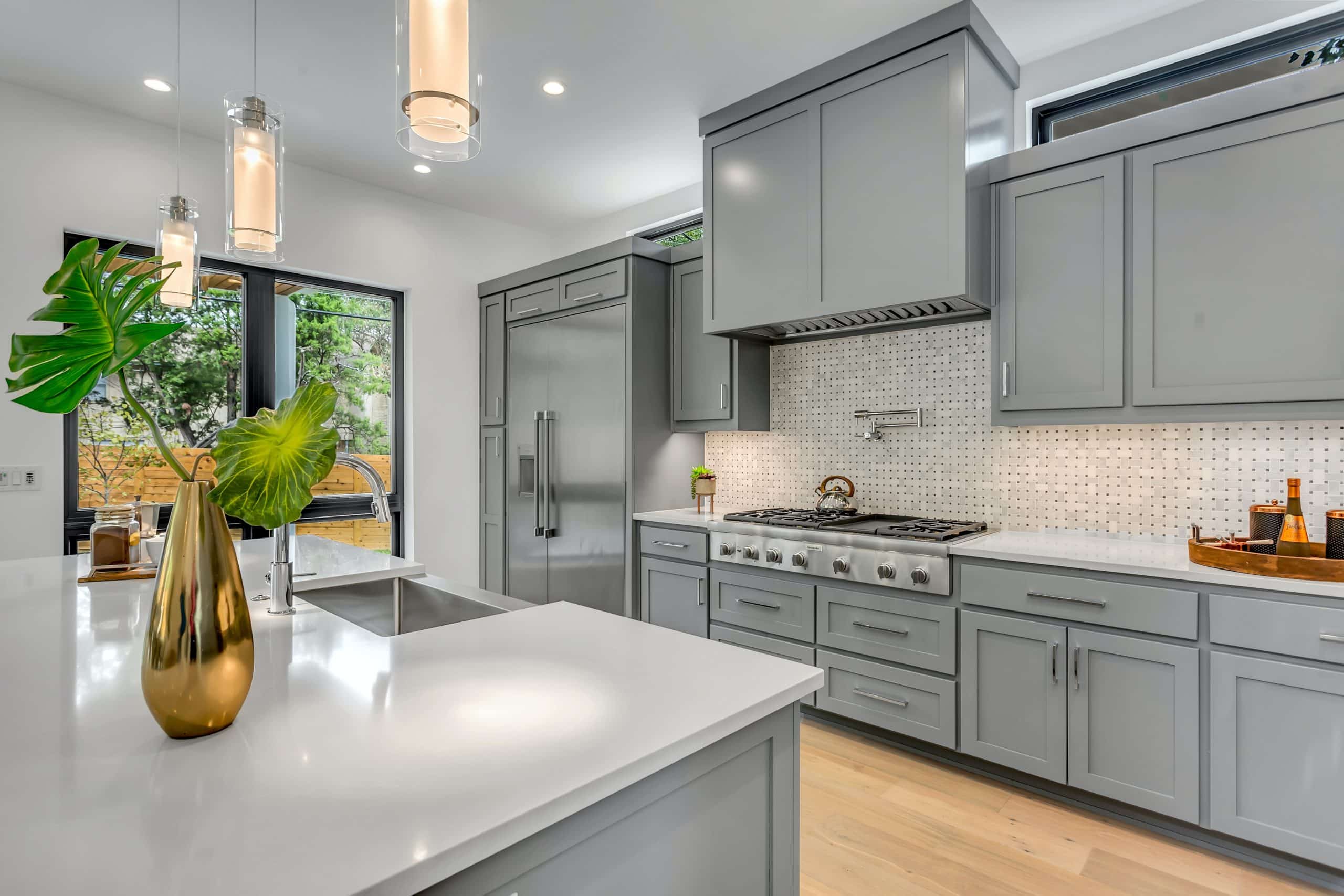 Choosing the Right Color for Your New Kitchen Cabinets